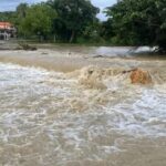 LLuvias desbordan el río Boba y anegan varias comunidades de Gaspar Hernández; advierten seguirá lloviendo