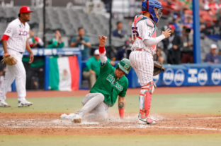 Los Tomateros vencen por partida doble a los Leones del Escogido y lo sacan de la Serie del Caribe