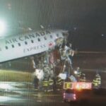 Mueren 2 pilotos de Air Canada al chocar avión con camión de bomberos en aeropuerto LaGuardia NY; 40 hospitalizados