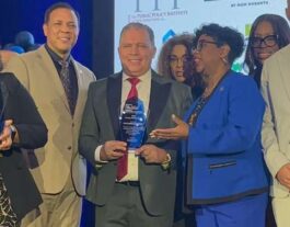 Asambleísta Álvarez reintroduce resolución para proclamar el “Día del Bodeguero” en NY