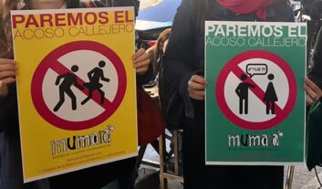 Campaña en NYC contra acoso callejero en metro y espacios públicos; dominicanos muy propensos a expresarlo