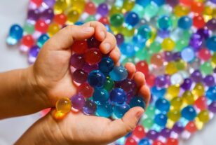 Entran en vigor EE. UU. regulaciones federales para prevenir accidentes con niños y las ‘perlas de agua’