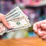 Fiscal General de NY: Los comercios ya no pueden rechazar pagos en efectivo; miles dominicanos son propietarios