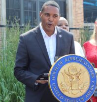 Líderes partido demócrata en el Bronx apoyan reelección congresista Torres; igual mayoría de dominicanos