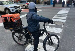 No más multas a ciclistas en NYC por infracciones de tráfico menores; dominicanos conducen miles