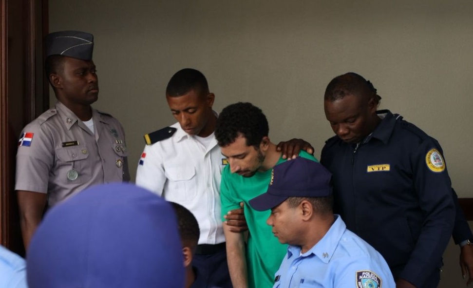 Ordenan liberar joven mató mujer de 70 años e hirió otros 5 en sector Naco; juez dictamina 