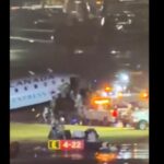 Mueren 2 pilotos de Air Canada al chocar avión con camión de bomberos en aeropuerto LaGuardia NY; 40 hospitalizados