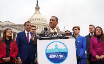 Trump sustituye poderosa secretaria DHS; congresista Espaillat había presionado por su destitución