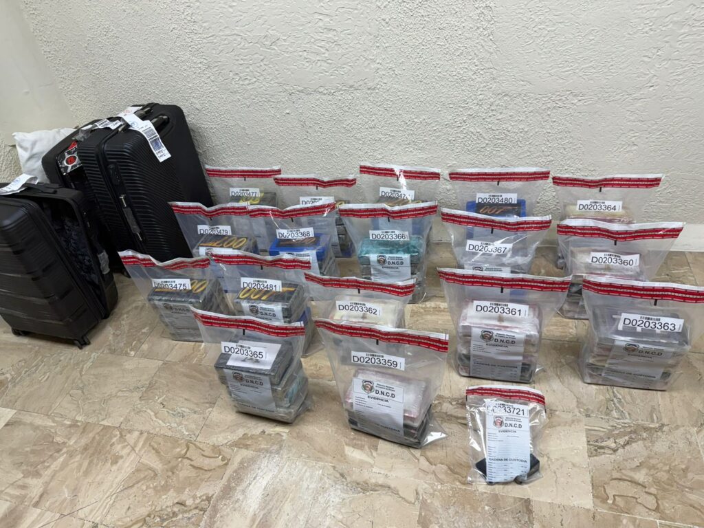 La DNCD ocupa 3 maletas en aeropuerto de Punta Cana con 83 paquetes de cocaína irían a Canada