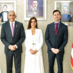 Embajadora de EE.UU. oficializa al agente Richard Cernuda como director de la DEA en República Dominicana