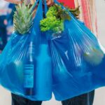 Otra carga para el bolsillo! Comercios cobrarán a clientes por las fundas plásticas de un solo uso