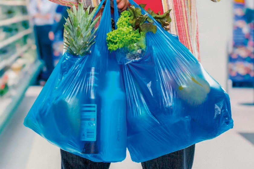 Otra carga para el bolsillo! Comercios cobrarán a clientes por las fundas plásticas de un solo uso