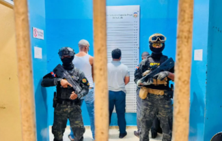 Arrestan 4 empleados y exempleados del Aeropuerto Las Américas por decomiso de 180 paquetes de cocaína