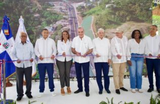 El presidente Abinader inaugura ampliación a cuatro vías de la entrada a Samaná