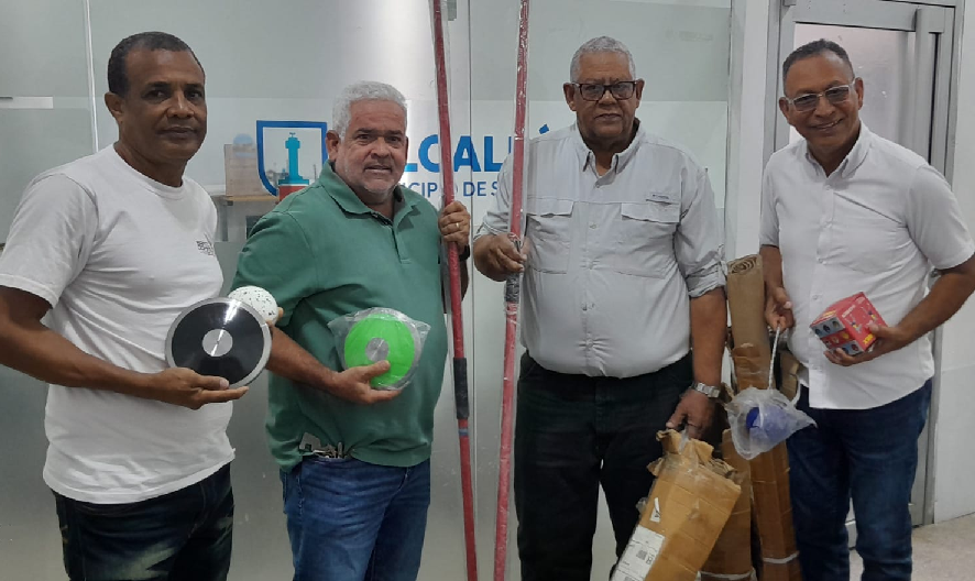 Alcaldía de Santiago entrega utilería deportiva a diferente instituciones