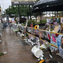 Intensas lluvias impiden deudos lloren victimas derrumbe de Jet Set en su 1er. aniversario; posponen actos para este jueves