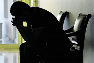 Autoridades de NY intensifican campaña para prevenir suicidios