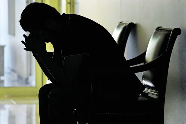 Autoridades de NY intensifican campaña para prevenir suicidios