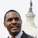 Congresista Torres D-15 contra intensiones Trump eliminar ciudadanía por nacimiento en EUA