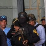 Ve cogiendo ahí mientras tanto! Envían a prisión por 3 meses a coronel PN agredió jovencita de 19 años en Los Mina