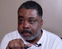 Hombre agredido por detectives en Brooklyn demanda al NYPD por 100 millones de dólares