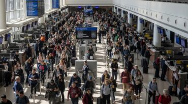 Miles de dominicanos utilizan aeropuertos en EE. UU., catalogados como estresantes