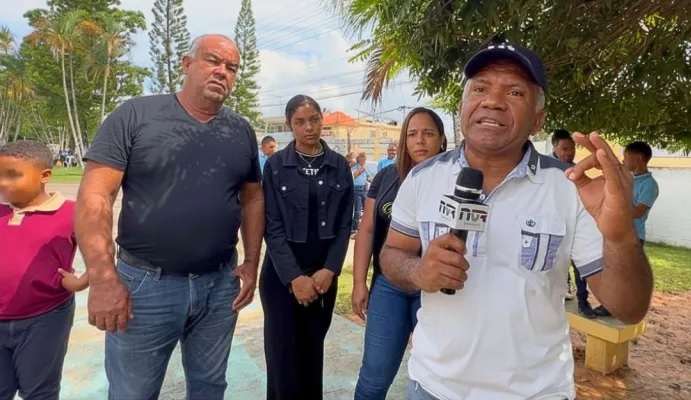 Villarivenses en NY condenan que a escuela de Villa Riva no se le desembolsen fondos desde noviembre de 2025