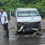 Dos muertos y 4 heridos al chocar con árbol minibús de transporte que cubre la ruta Sosúa-Río San Juan