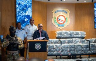 Otra lancha capturada en Peravia! DNCD ocupa 375 paquetes cocaína en costas de Baní; apresan a 2