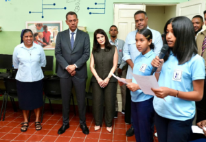 Indotel conecta a centro educativo Hogar Escuela Rosa Duarte con internet gratuito a través de Dominicana Conectada