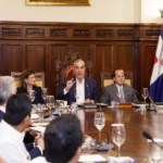 A ajustarse los pantalones! Gobierno restringe  publicidad, contratos y viáticos; reduce 50% a partidos