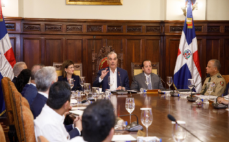 A ajustarse los pantalones! Gobierno restringe  publicidad, contratos y viáticos; reduce 50% a partidos