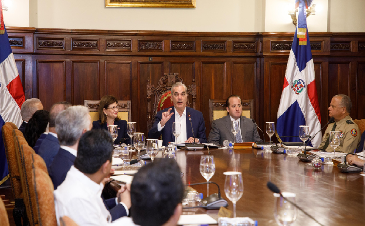 A ajustarse los pantalones! Gobierno restringe  publicidad, contratos y viáticos; reduce 50% a partidos
