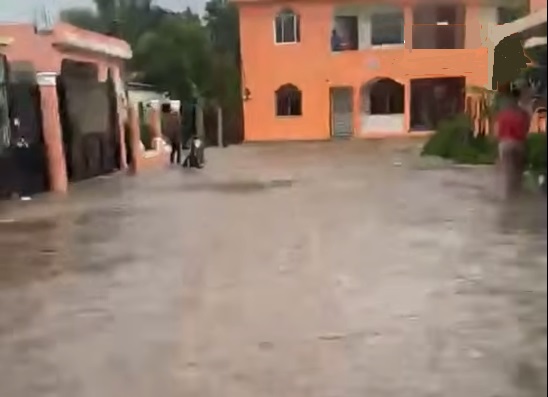 23 comunidades incomunicadas y 880 desplazados por lluvias caídas en el país en últimas horas