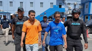 Ay ñeñe, mejor preso que muerto! Se entregan 2 implicados en muerte de mayor de la PN en Villa Juana; faltan 2