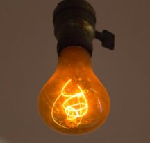 Dominicanos en EE.UU. entre afectados por aumento en electricidad