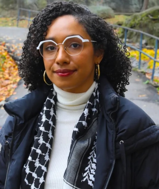 Candidata D-13 en NY Ávila Chevalier enfrenta críticas por mensajes racistas contra blancos, negros y árabes