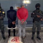 Atrapan en costa de Banía un dominicano y a un venezolano a bordo de una lancha en alta mar con 30 paquetes de cocaína