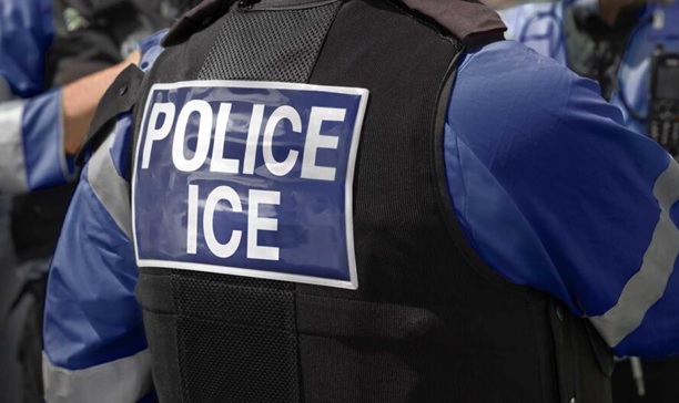 Dominicanos en NYC aplauden juez prohíba arrestos de ICE dentro o cerca de tribunales migratorios
