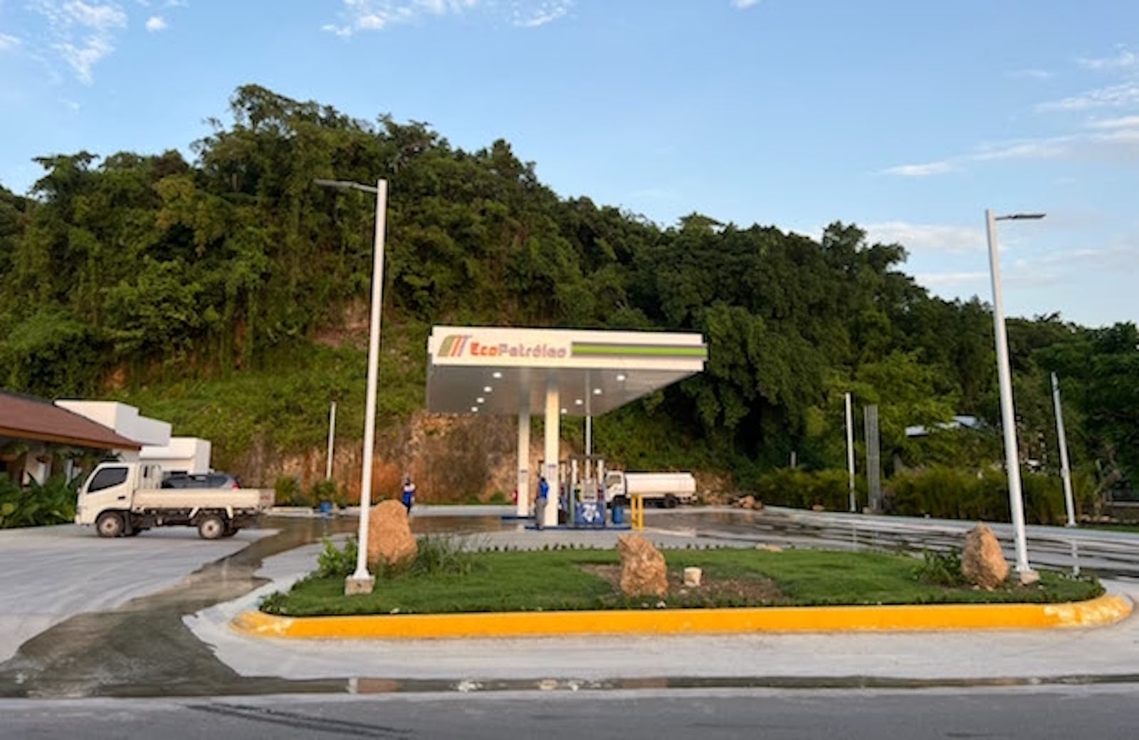 Plinio Suero impulsa el desarrollo de Río San Juan con la apertura de nueva estación combustible Eco Petróleo