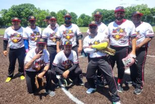 Troyanos ganan dos a Recogidos en softbol Liga de Newark New Jersey