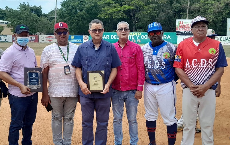 Intensa jornada de sóftbol en el estadio César Delmonte y Consuegra 