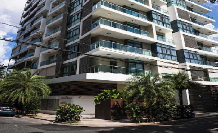 Hallados muertos una madre y su hijo en apto Piantini rentado por Airbnb; novia occiso está viva en caso sería intoxicación