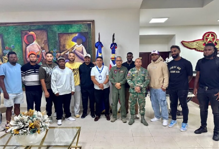 Gobierno de RD facilita retorno de otro grupo de peloteros dominicanos varados en Venezuela