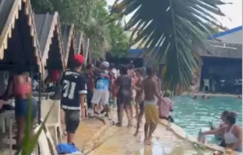 Al menos 7 heridos tras estallar una riña entre varios menores el domingo en la piscina del parque acuático Africa Park en Santiago