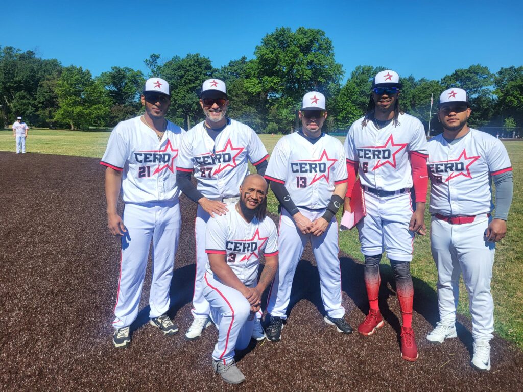 Cero Estrellas derrota en dos ocasiones al Team Bujía ¨C¨ softbol Newark, NJ