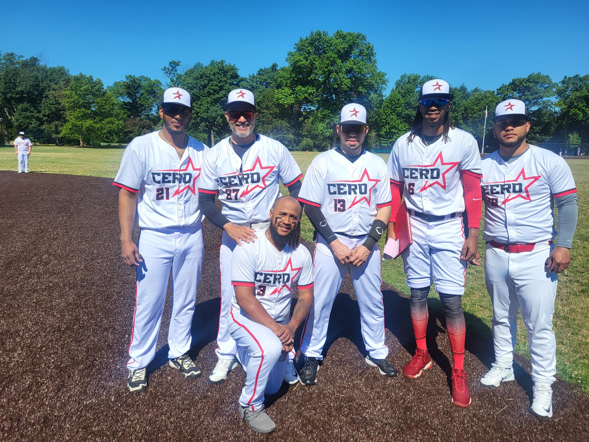 Cero Estrellas derrota en dos ocasiones al Team Bujía ¨C¨ softbol Newark, NJ