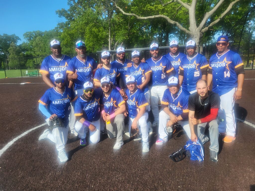 El Team Amigos lidera Categoría B Softbol de Newark, New Jersey