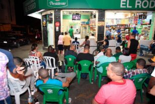 A bebeerrr! TC declara inconstitucional medida que limita horario venta de bebidas alcohólicas en colmados, bares y restaurantes