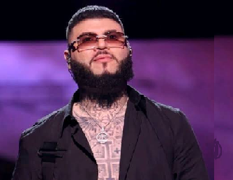 Se raja de la iglesia evangélica el cantante Farruko: «Sentía que me veían como dinero»